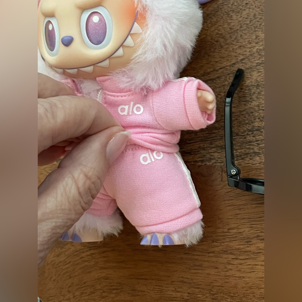 POPMART Big Into Energy CONFIRMED LUCK Dressed in ALO Outfit - Picture 4 of 5
